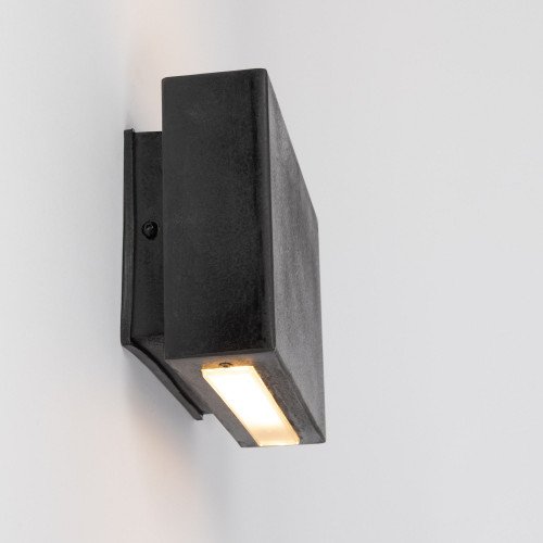 messing lamp in de kleur antiek zwart met een E27 fitting
