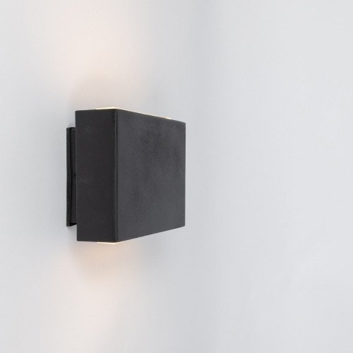 messing lamp in de kleur antiek zwart met een E27 fitting