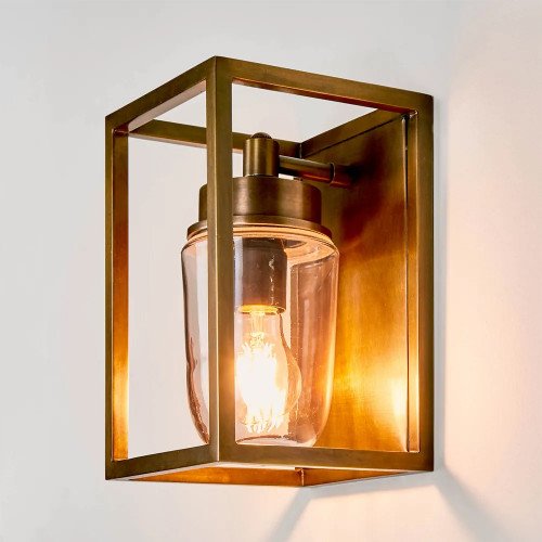 Wandlamp Fitzroy antiek messing, klassiek box design met stolpglas, e27 fitting, wandverlichting met een luxueuze uitstraling, exclusieve verlichting voor aan de wand
