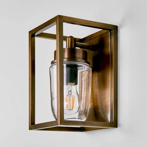 Wandlamp Fitzroy antiek messing, klassiek box design met stolpglas, e27 fitting, wandverlichting met een luxueuze uitstraling, exclusieve verlichting voor aan de wand