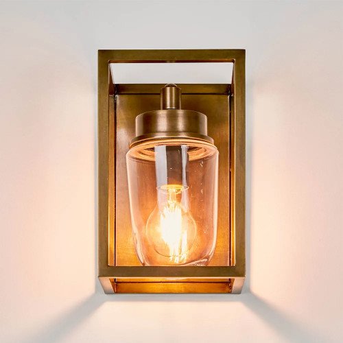 Wandlamp Fitzroy antiek messing, klassiek box design met stolpglas, e27 fitting, wandverlichting met een luxueuze uitstraling, exclusieve verlichting voor aan de wand