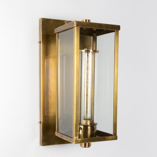 lantaarnvormige buitenlamp van koper met antiek zilveren afwerking voor aan de muur