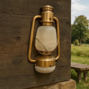 messing lamp in de kleur antiek messing met een E27 fitting