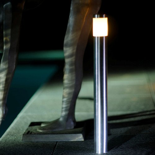 Zwarte buitenlamp welke geschikt is voor buiten met laagspanning 12 volt buitenverlichting