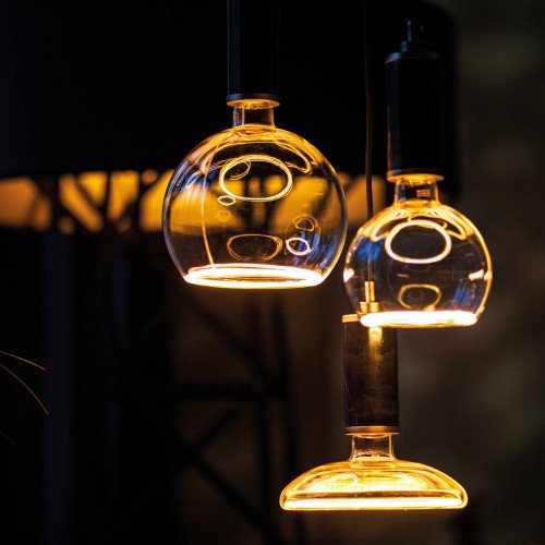 Decoratie led lamp exclusief voorgegeven met een led ring aan de onderzijde in de kleur smokey grey van het merk segula