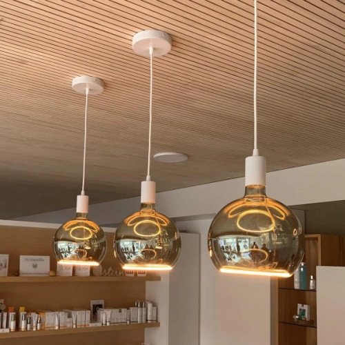 Decoratie led lamp exclusief voorgegeven met een led ring aan de onderzijde in de kleur smokey grey van het merk segula