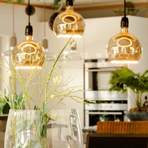 Decoratie led lamp exclusief voorgegeven met een led ring aan de onderzijde in de kleur smokey grey van het merk segula