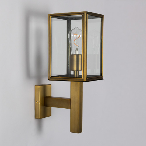 Zwarte buitenlamp strak klassiek box design, rechte wandsteun, stijlvol en praktische buiten wandlantaarn, handmade KS Verlichting