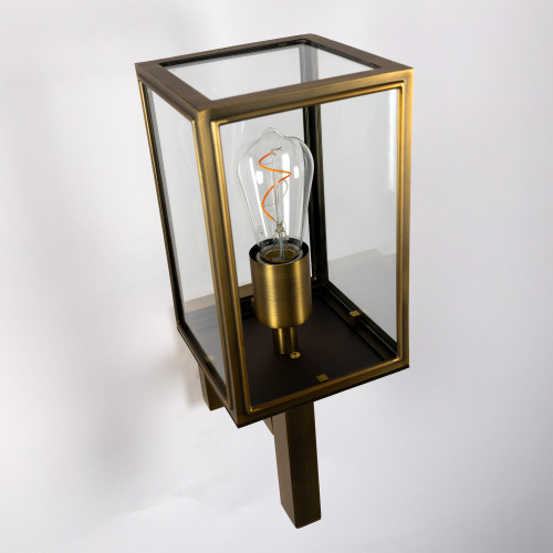 Zwarte buitenlamp strak klassiek box design, rechte wandsteun, stijlvol en praktische buiten wandlantaarn, handmade KS Verlichting