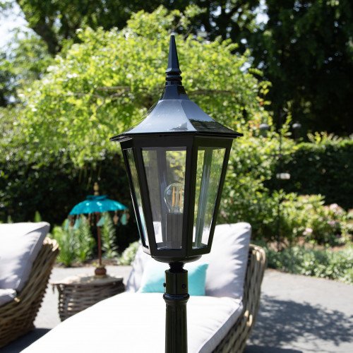 lantaarn voor in de tuin in de kleur groen en zwart met grote fitting terraslamp