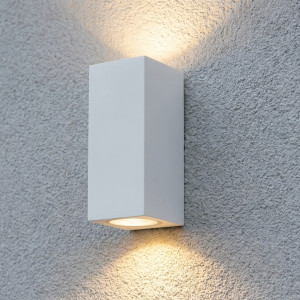 Wandspot Geo up en downlighter, 2 lichtbundels, aluminium spot met trendy witte finish, moderne wandverlichting voor buiten van het merk KS Verlichting