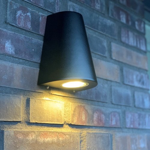 Wandspot Cone, zwarte downlighter, conisch vormgegeven, stijlvolle buitenverlichting, moderne wandverlichting, zeer geschikt als gevelverlichting, gevelspot, merk KS Verlichting