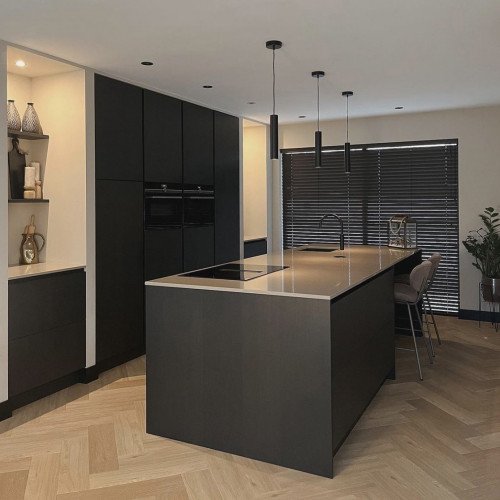 De Cylin Hangspot Matzwart komt in vrijwel elk interieur goed tot zijn recht!