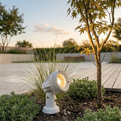 design prikspot wit voor in de tuin met spie exclusieve buitenverlichting armatuur