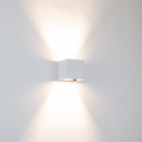 Shift up- en downlighter wandlamp voor binnen met modern design van aluminium in witte kleur