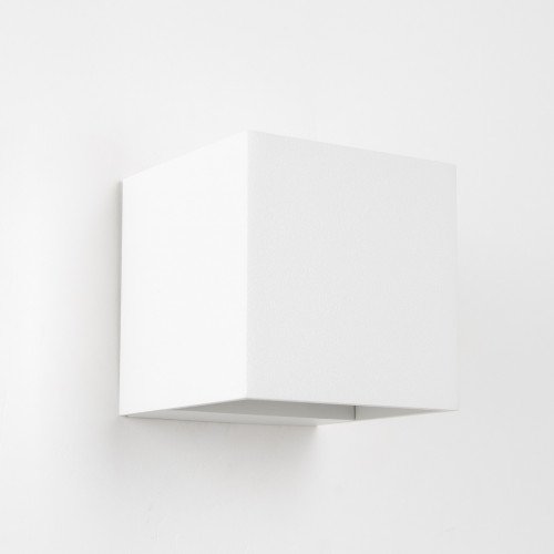 Reach up- en downlighter wandlamp voor binnen en buiten met modern design van aluminium in wit kleur