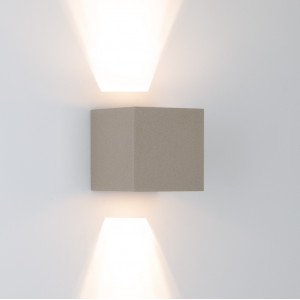 Reach up- en downlighter wandlamp voor binnen en buiten met modern design van aluminium in champagne kleur