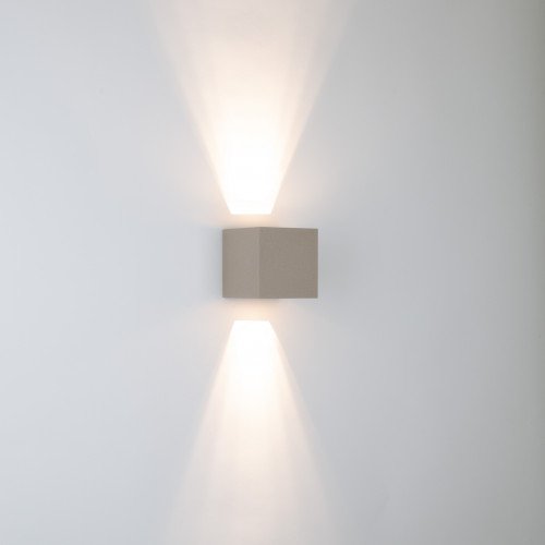 Shift up- en downlighter wandlamp voor binnen met modern design van aluminium in champagne kleur