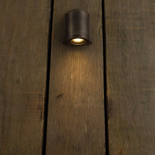 bronzen buitenlamp voor aan de wand met ronde vormen en modern design