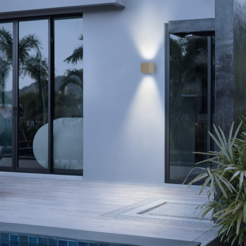 Reach up- en downlighter wandlamp voor binnen en buiten met modern design van aluminium in champagne kleur