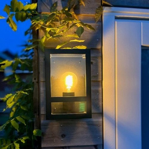 Wandlamp zwart voor buiten,  buitenlamp met zwart frame, helder glas, vlakke achterzijde, E27 fitting, urban stijl gevelverlichting