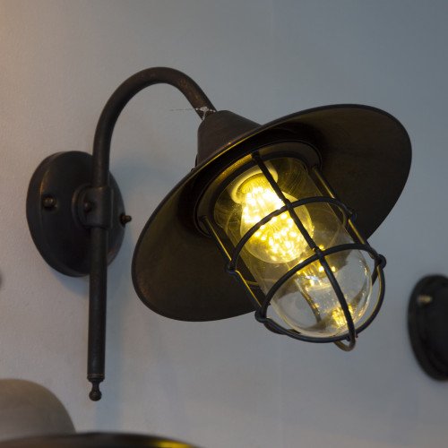 stallamp met raster en echt glas in een vintage stijl voor buiten van het merk ks verlichting