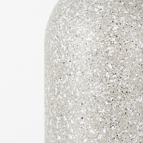 hanglamp gemaakt van terrazzo welke lijkt op een kwartel ei, egg