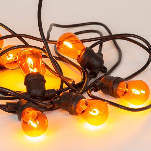 Lichtsnoer in zwarte kleur van 10 meter lang met 12 kunststof fittingen en oranje lichtbronnen