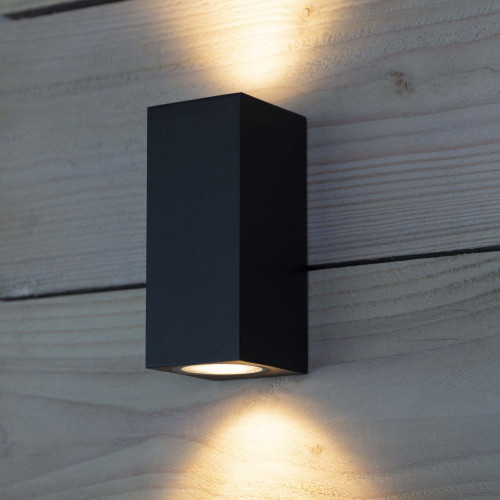 Wandspot Geo up en downlighter, 2 lichtbundels, aluminium spot met trendy witte finish, moderne wandverlichting voor buiten van het merk KS Verlichting