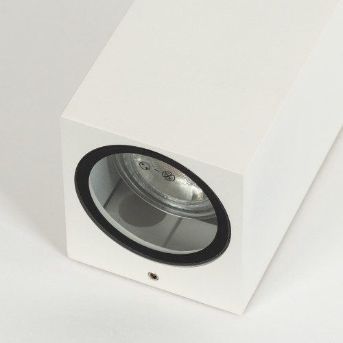 Gevelverlichting, Geo wandspot down wit, modern kubus vierkante wandspot met mooie stijlvolle trendy witte afwerking van het merk KS Verlichting