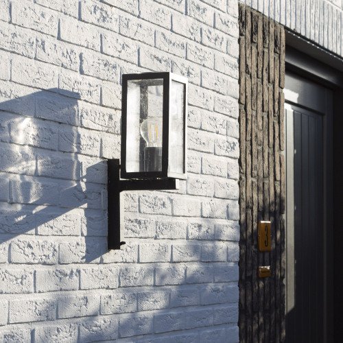 Zwarte buitenlamp Huizen, moderne wandverlichting, box design, rvs met zwarte poedercoating, stijlvol zwarte strak moderne verlichting voor buiten