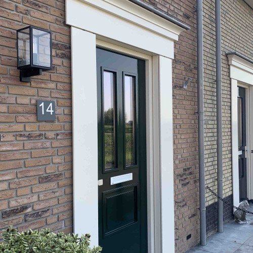 Moderne zwarte buitenlamp met heldere beglazing verlichting voor aan de wand buiten