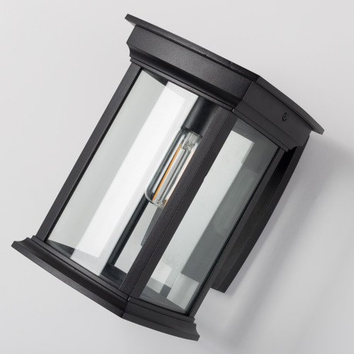 Verlichting voor buiten aan de wand, strak klassiek zwart rechthoekig frame op steun, vierkante wandplaat, lichtbron zichtbaar, klassiek box design wandlamp