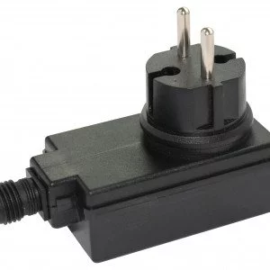 Zwarte transformator 24 watt met 230 volt input en 12 volt output