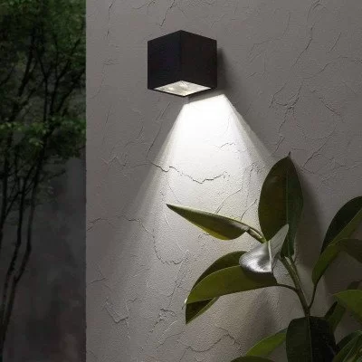Bedoel resterend reactie Vierkante Solar wandlamp zwart Cube | Nostalux.nl