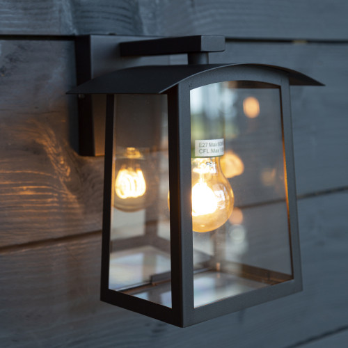 Zwarte design buitenlamp met heldere glazen,  E27 fitting, lichtbron is zichtbaar, moderne buitenmuur verlichting