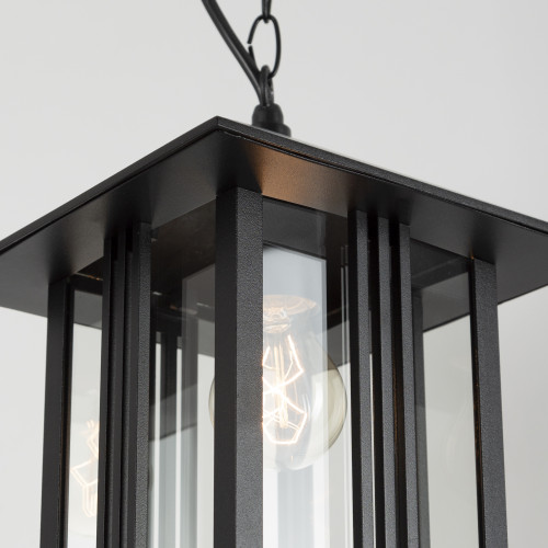 Buiten hanglamp zwart de Kingston Veranda lamp, mooi strak klassiek vormgegeven lantaarnkap aan ketting met plafondplaat 