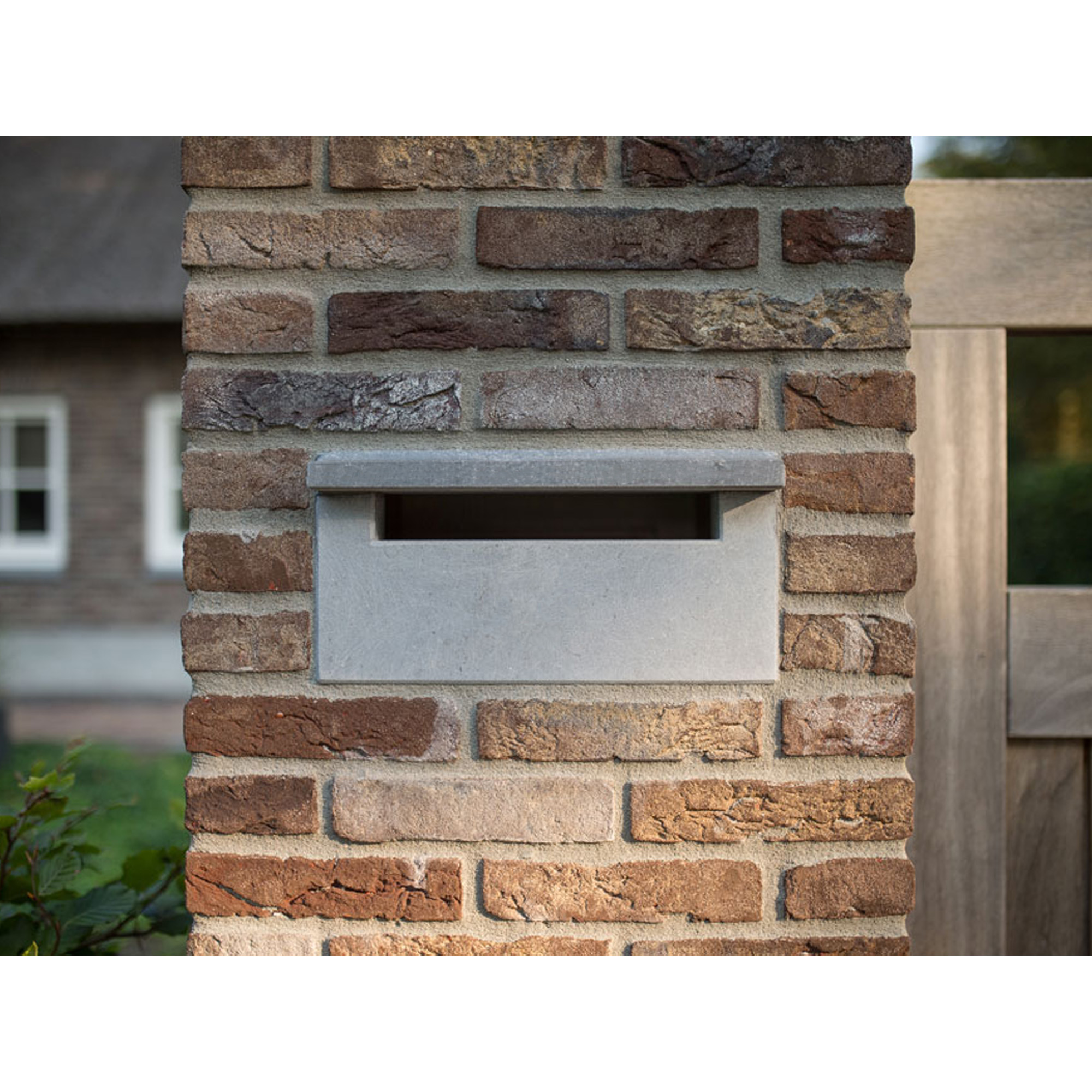 Hardstenen inbouw brievenbus Hardstenen inbouw brievenbus